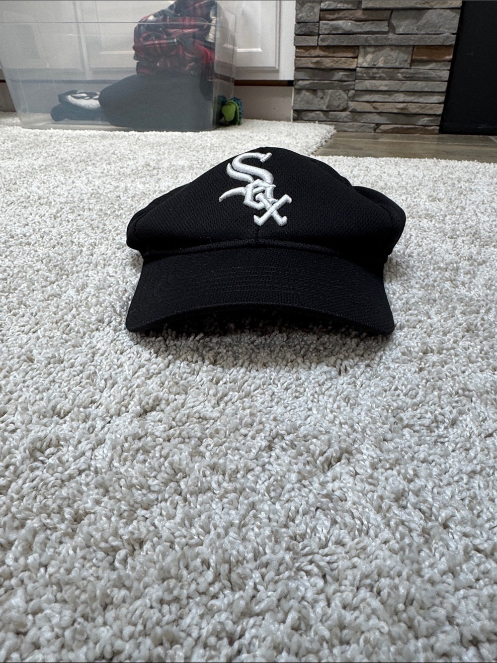 MLB White Sox baseball hat! Good condition. Adjustable Velcro strip.